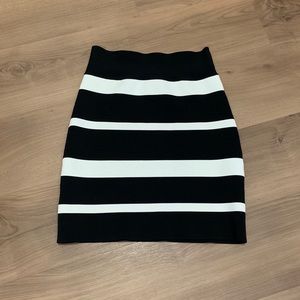 BCBGMAXAZRIA black/white striped Power Skirt- Sz M